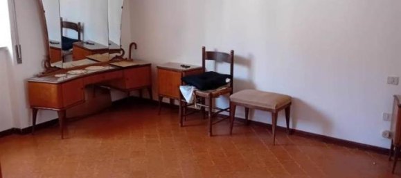 6 rooms Apartment in Grosseto, Italy No. 24259 11