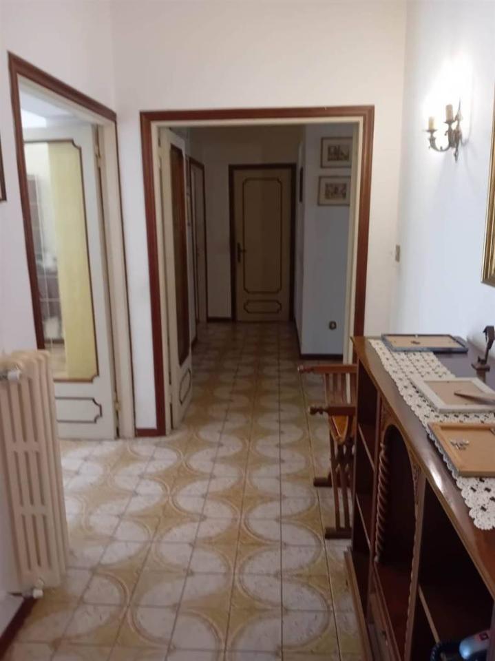 6 rooms Apartment in Grosseto, Italy No. 24259
