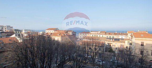 6غرفة شقة في Falconara Marittima, Italy رقم 3530 3