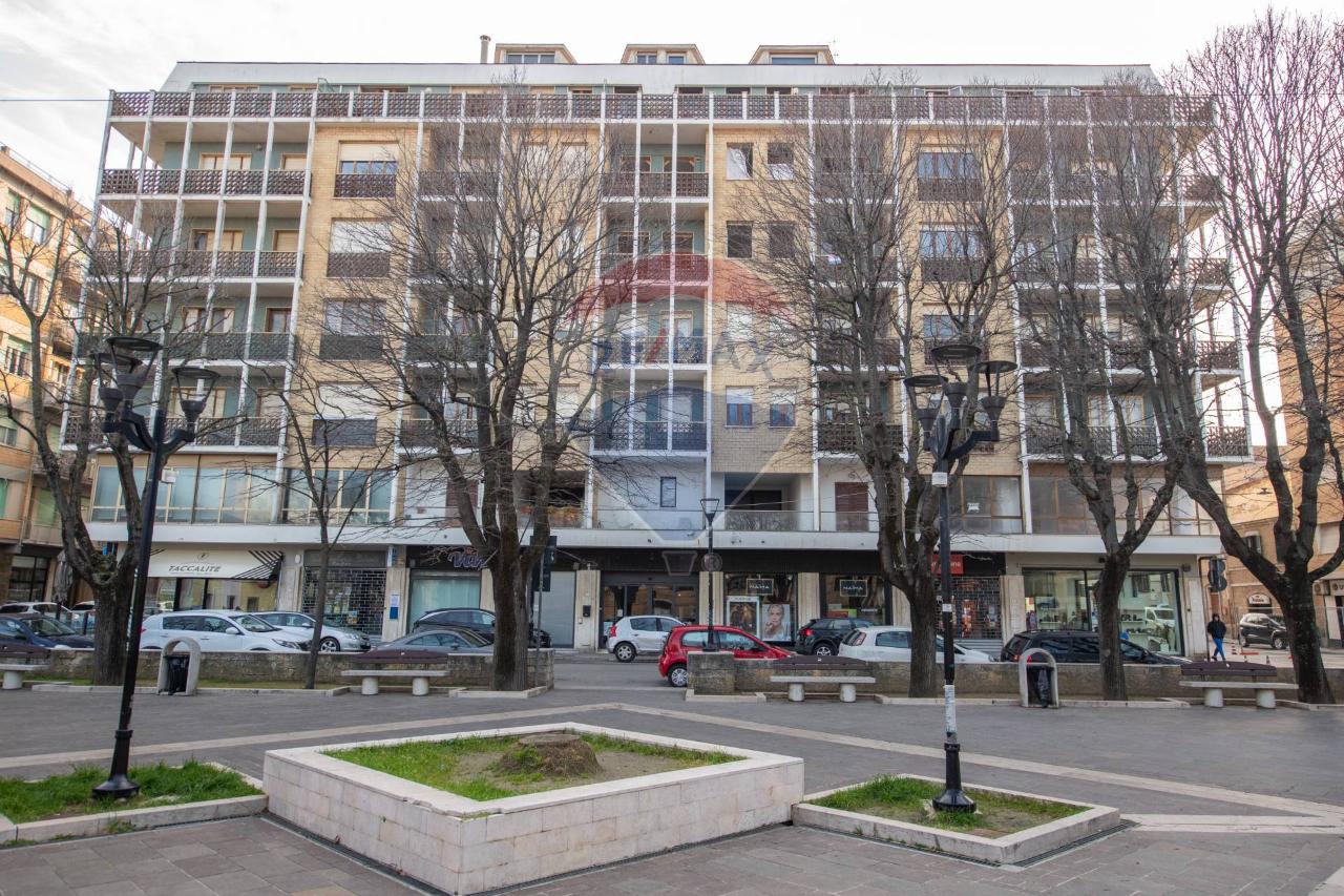 6غرفة شقة في Falconara Marittima, Italy رقم 3530