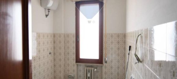 6غرفة شقة في Falconara Marittima, Italy رقم 3530 53