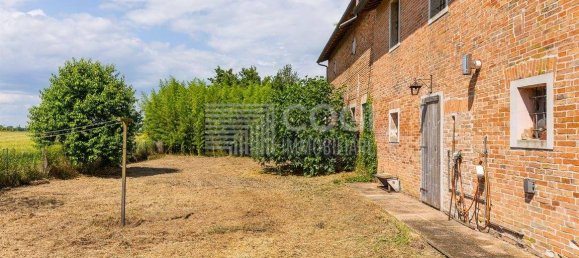 5 bedrooms House in Conselice, Italy No. 295560 4