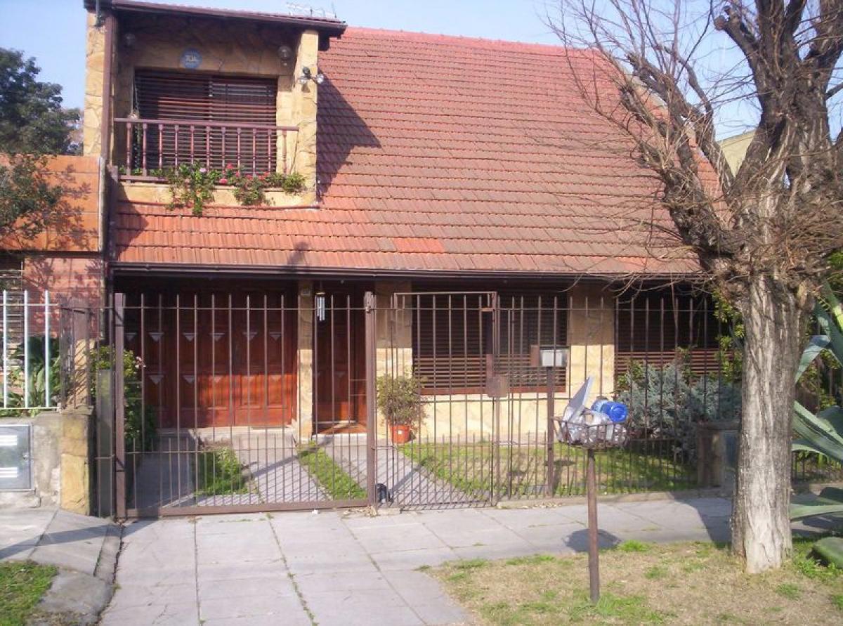 Casa de 3 dormitorios en Almirante Brown, Argentina No. 93135