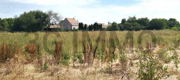 Land in Etampes, France No. 205431 2