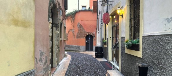 2 rooms Apartment in Verona, Italy No. 221902 2