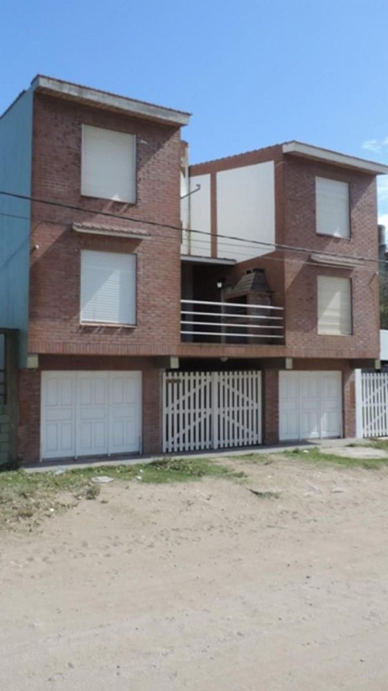 3 bedrooms House in Mar del Plata, Argentina No. 79043