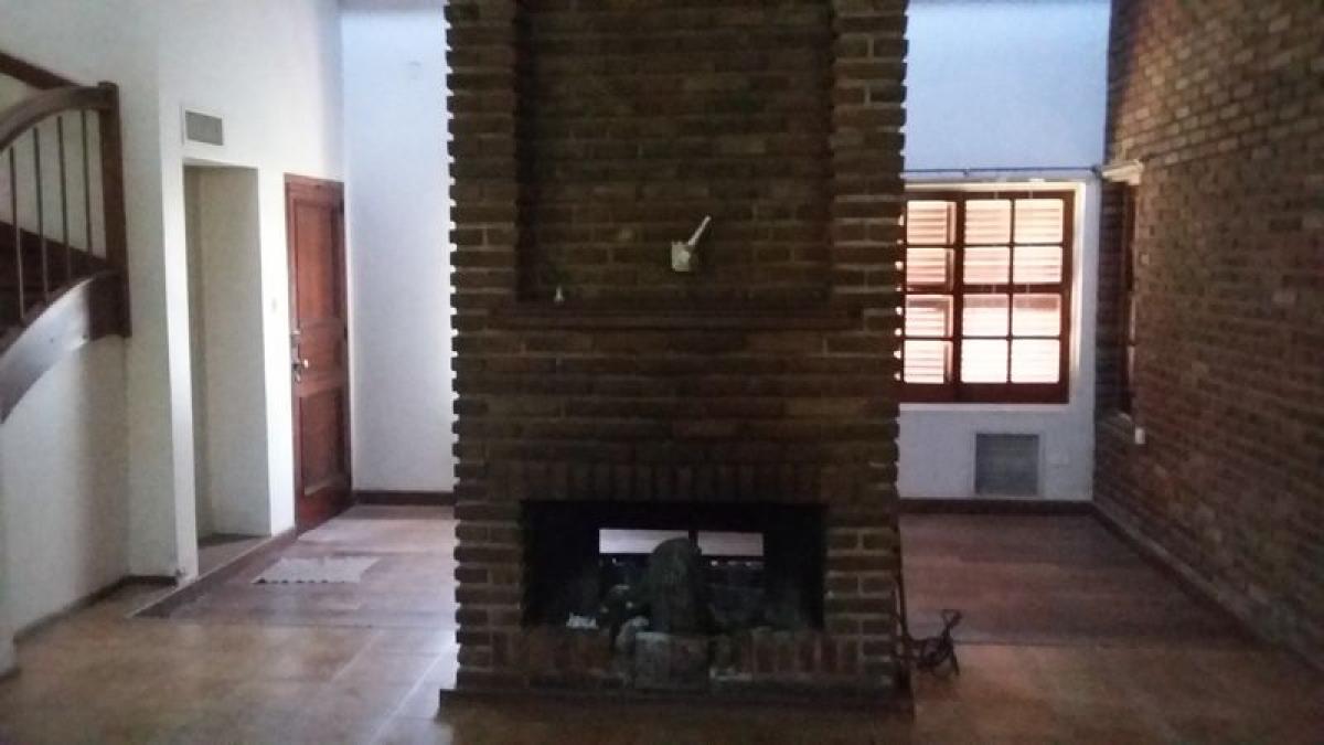 Casa de 6 dormitorios en Buenos Aires, Argentina No. 97615