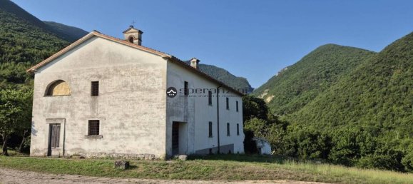 800m² Building in Fermignano, Italy No. 381641 8