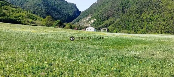 800m² Building in Fermignano, Italy No. 381641 3