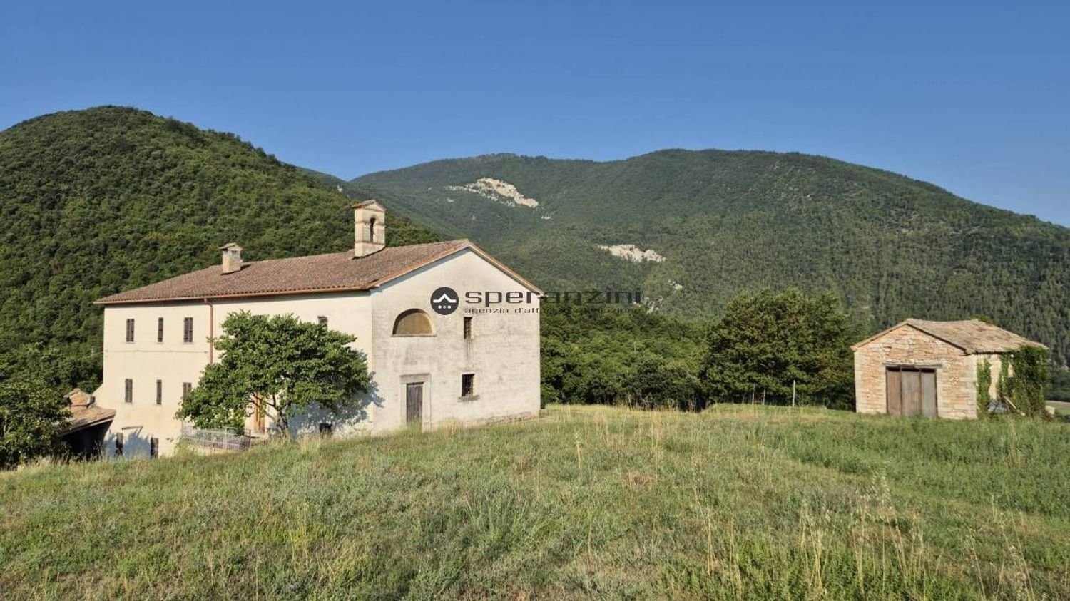 800m² Building in Fermignano, Italy No. 381641