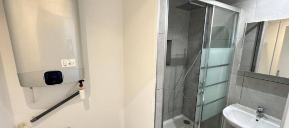 2 bedrooms Apartment in Evry, France No. 174082 2