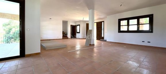 4 bedrooms Villa in Casares, Spain No. 121098 9