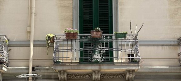 2 rooms Commercial property in Messina, Italy No. 44608 3