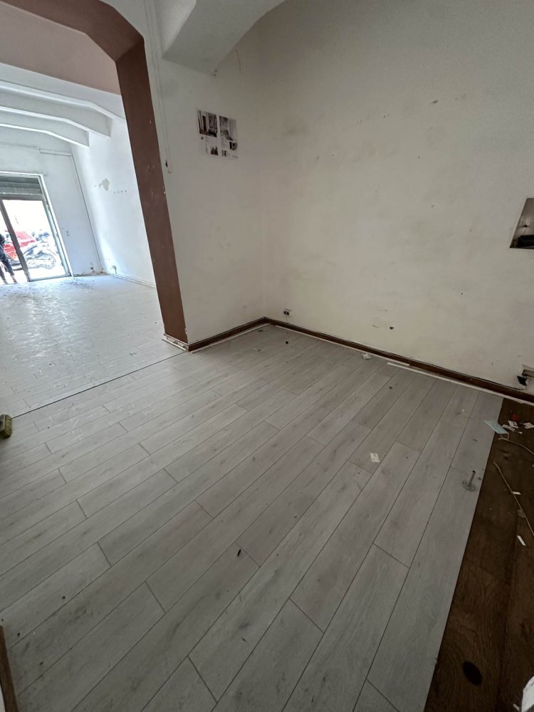 2 rooms Commercial property in Messina, Italy No. 44608