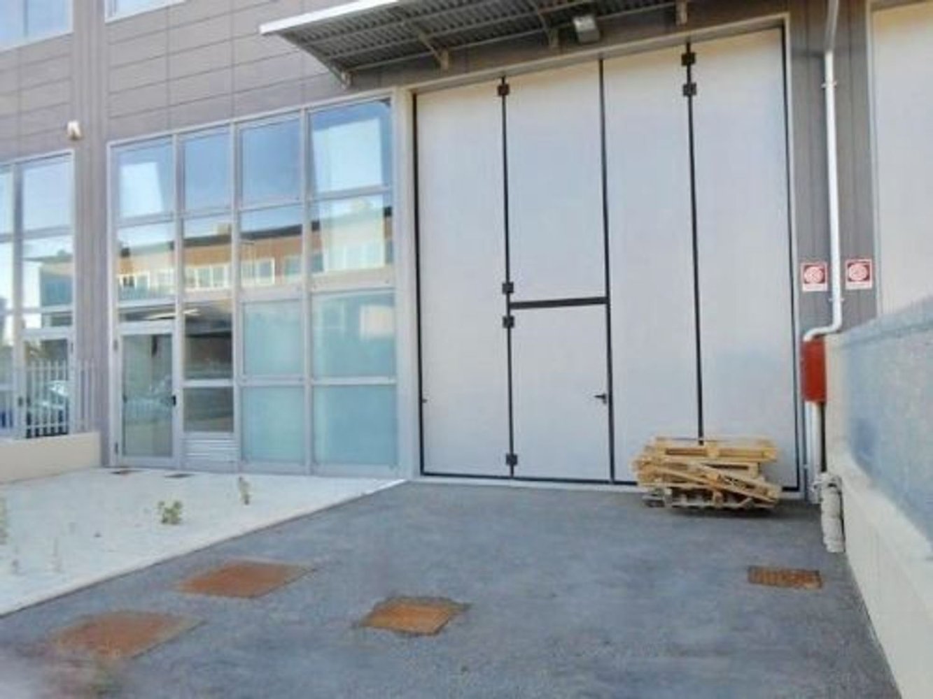 Armazém em Campi Bisenzio, Italy 440 m² N.º 159861