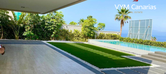 4 bedrooms Villa in La Caleta, Spain No. 9730 4