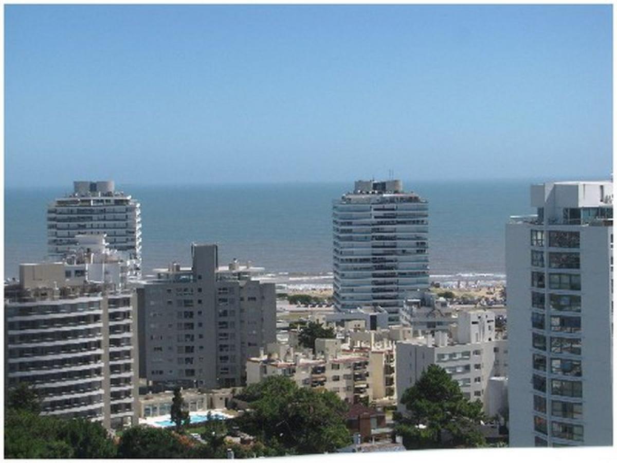 2 bedrooms Apartment in Maldonado, Uruguay No. 12476