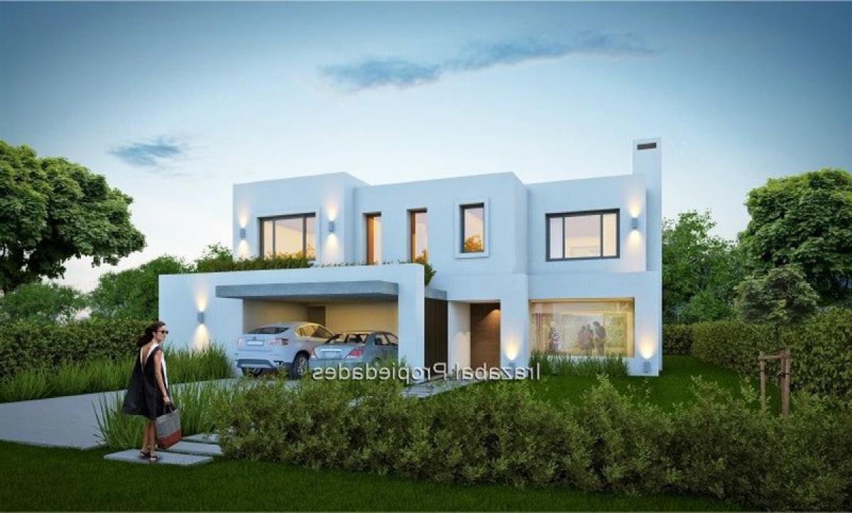 Casa de 4 dormitorios en Montevideo, Uruguay No. 10717