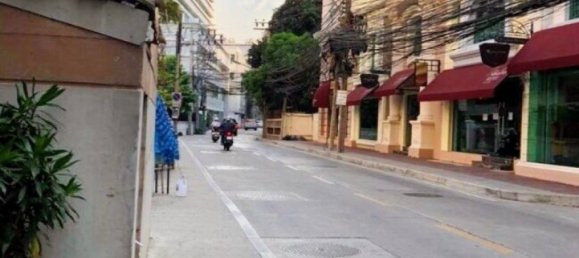 Commercial property in Khlong Toei, Thailand No. 14243 7