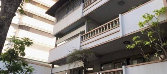 Commercial property in Khlong Toei, Thailand No. 14243 2