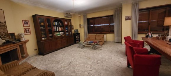 5 rooms Apartment in Rome, Italy No. 200734 2