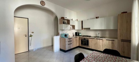2 bedrooms Apartment in Mantua, Italy No. 378842 9