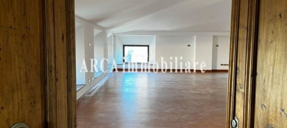 5 rooms Apartment in Pietrasanta, Italy No. 158065 3