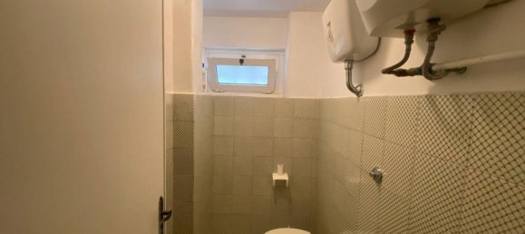 Коммерческая недвижимость с 1 комнатой в Рим, Италия № 111972 17