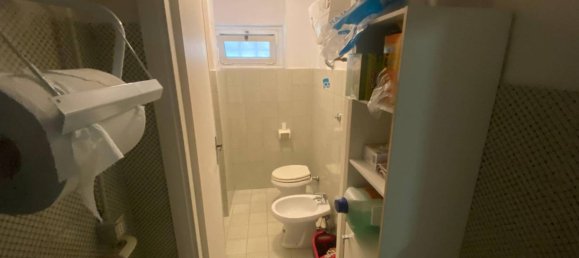 Коммерческая недвижимость с 1 комнатой в Рим, Италия № 111972 16