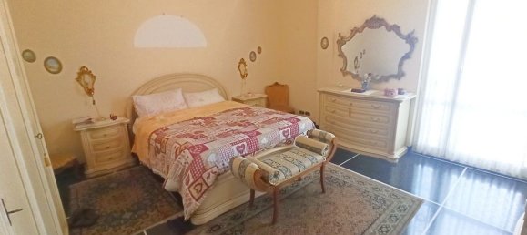 5 rooms Apartment in Savona, Italy No. 94903 7