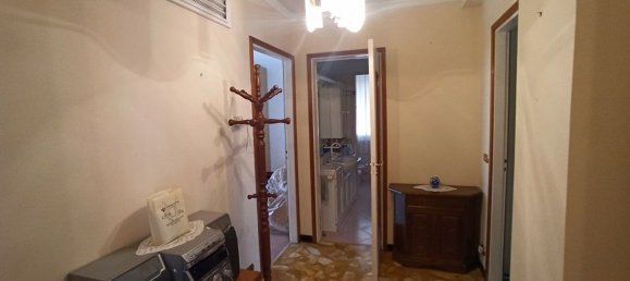 5 rooms Apartment in Savona, Italy No. 94903 6