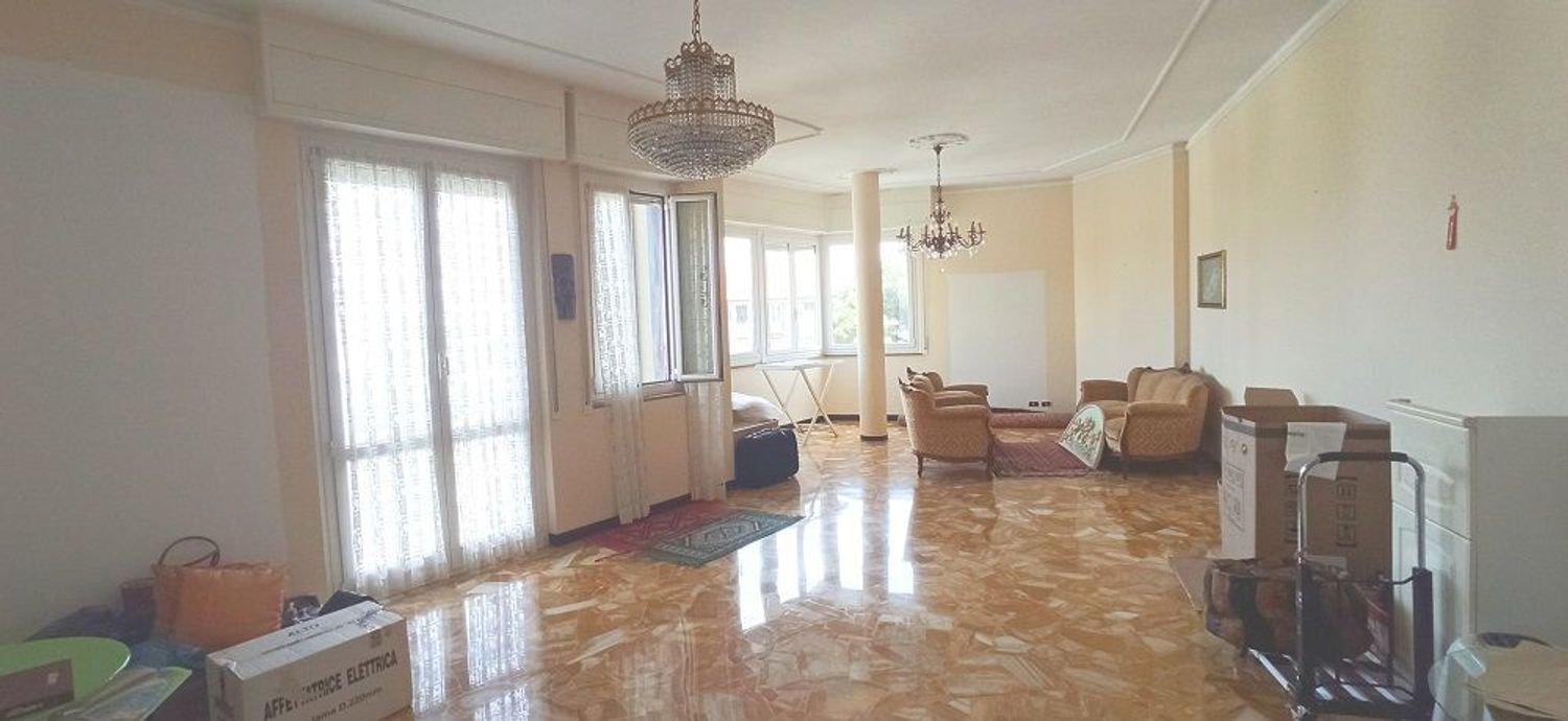 5 rooms Apartment in Savona, Italy No. 94903