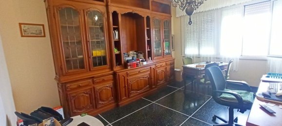 5 rooms Apartment in Savona, Italy No. 94903 3