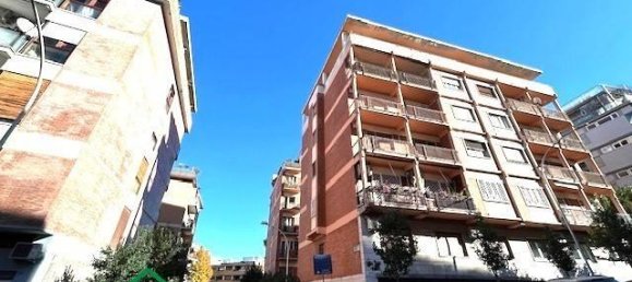 5 rooms Apartment in Rome, Italy No. 27103 3