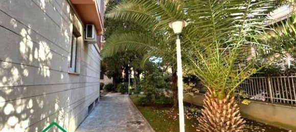 5 rooms Apartment in Rome, Italy No. 27103 4