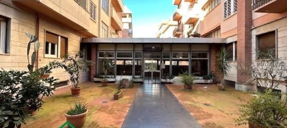 5 rooms Apartment in Rome, Italy No. 27103 6