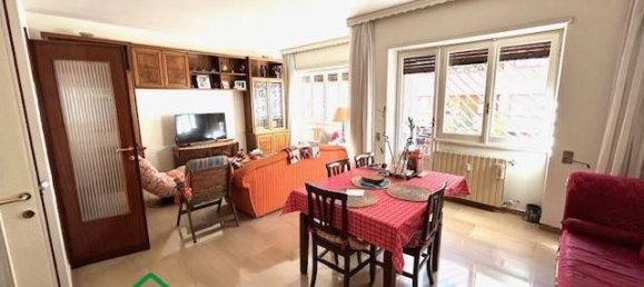 5 rooms Apartment in Rome, Italy No. 27103 2