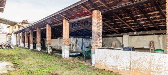 4 bedrooms House in Fagnano Olona, Italy No. 54849 14