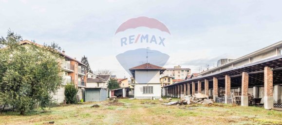 4 bedrooms House in Fagnano Olona, Italy No. 54849 17