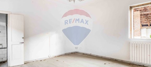 4 bedrooms House in Fagnano Olona, Italy No. 54849 8