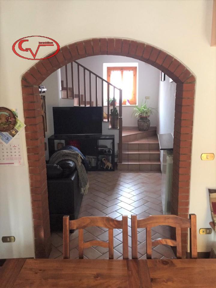 Квартира с 3 комнатами в Монтеварки, Италия № 232011