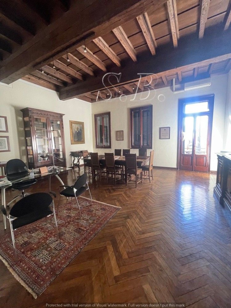 5 bedrooms Apartment in Mantua, Italy No. 363424