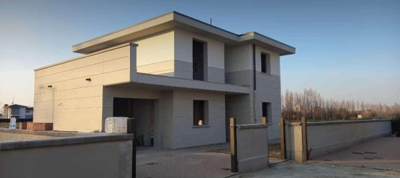4 rooms Villa in Reggio Emilia, Italy No. 153610 3
