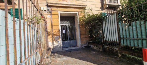 3 rooms Apartment in Genoa, Italy No. 233413 4
