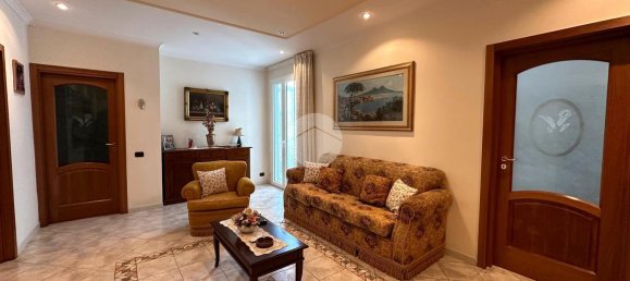 4 rooms Apartment in Naples, Italy No. 105673 9