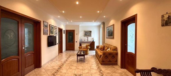4 rooms Apartment in Naples, Italy No. 105673 8