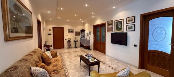 4 rooms Apartment in Naples, Italy No. 105673 10