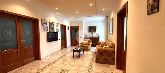4 rooms Apartment in Naples, Italy No. 105673 7