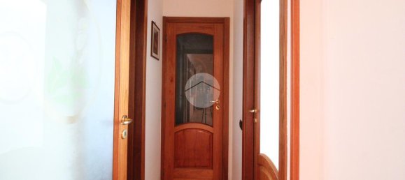 4 rooms Apartment in Naples, Italy No. 105673 12