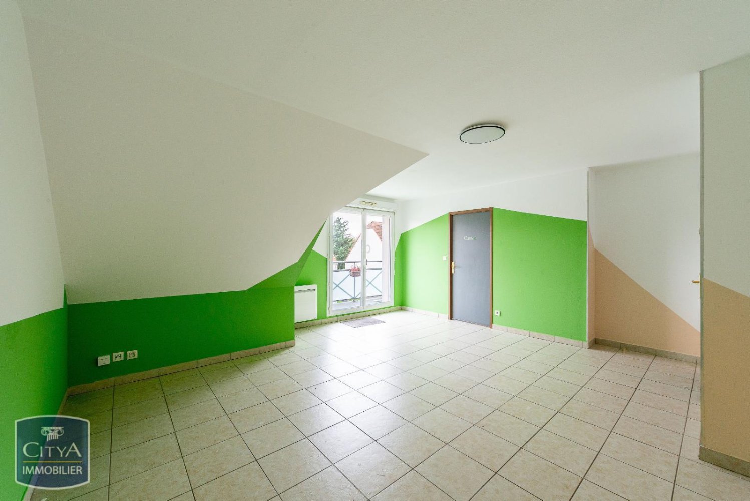 3 غرف نوم شقة في Quievrechain, France رقم 50300